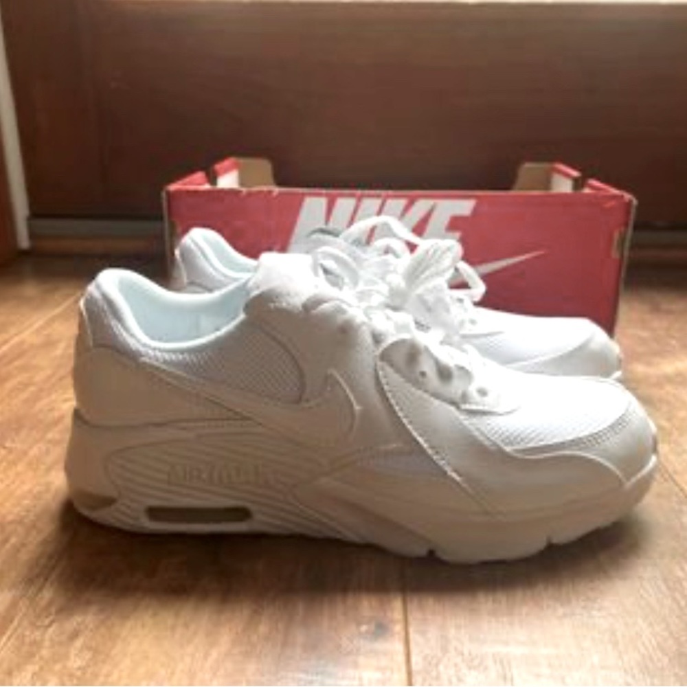 Nike Air Max white shoes  size 5 Y New